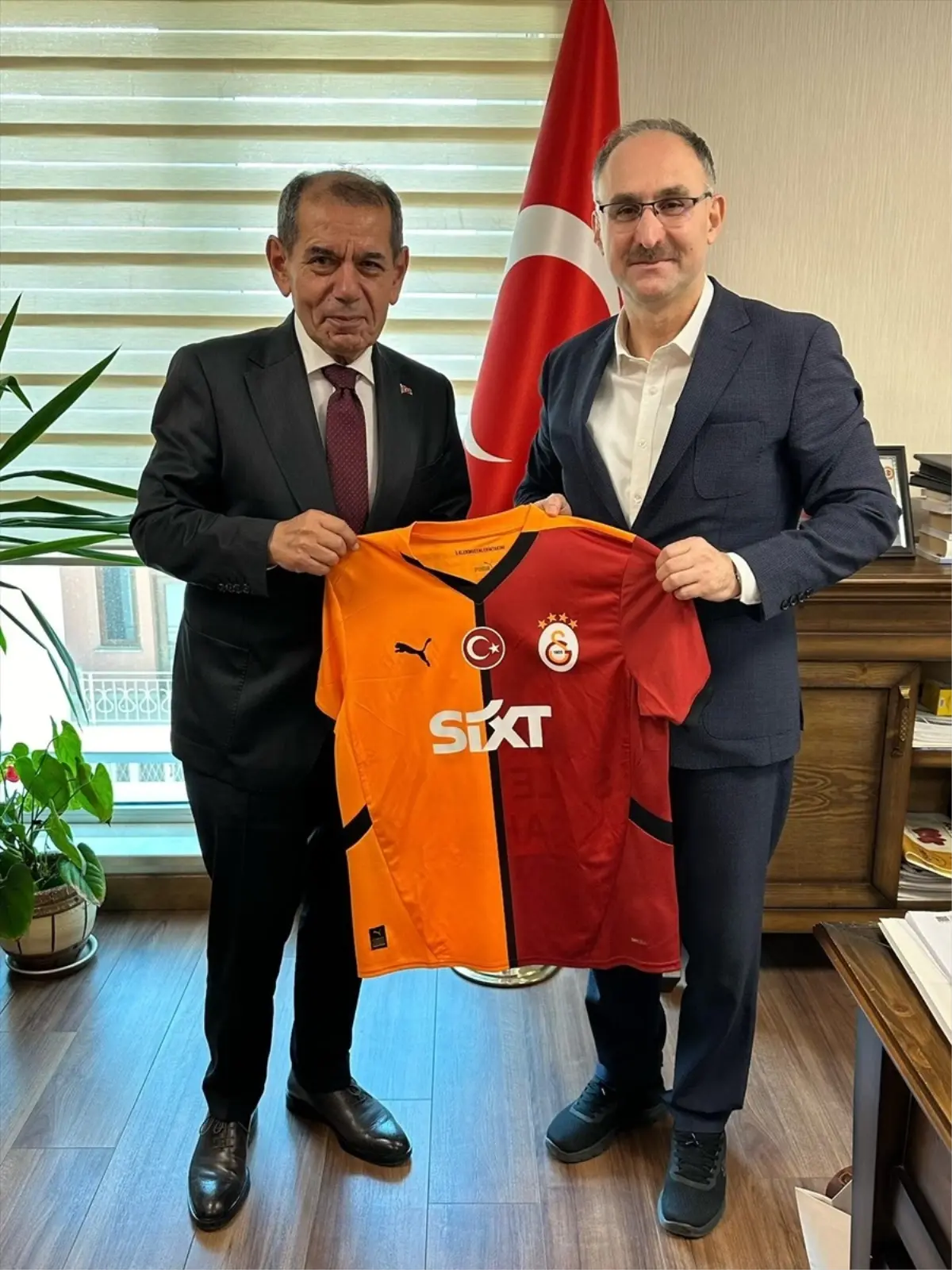 Dursun Özbek’ten Süleyman Şahin’e Ziyaret