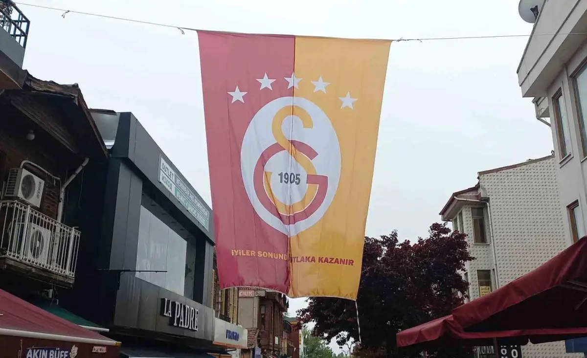 Edirne’de Galatasaray Bayrağı Asıldı