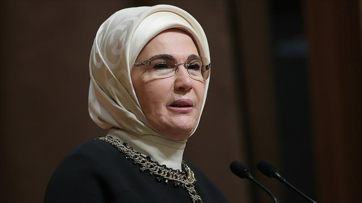 Emine Erdoğan, Dünya Ebeler Günü’nü kutladı