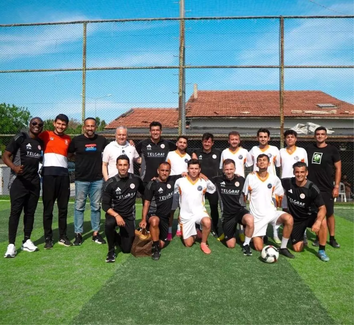 Emre Belözoğlu’ndan Öğrencilere Sürpriz Ziyaret
