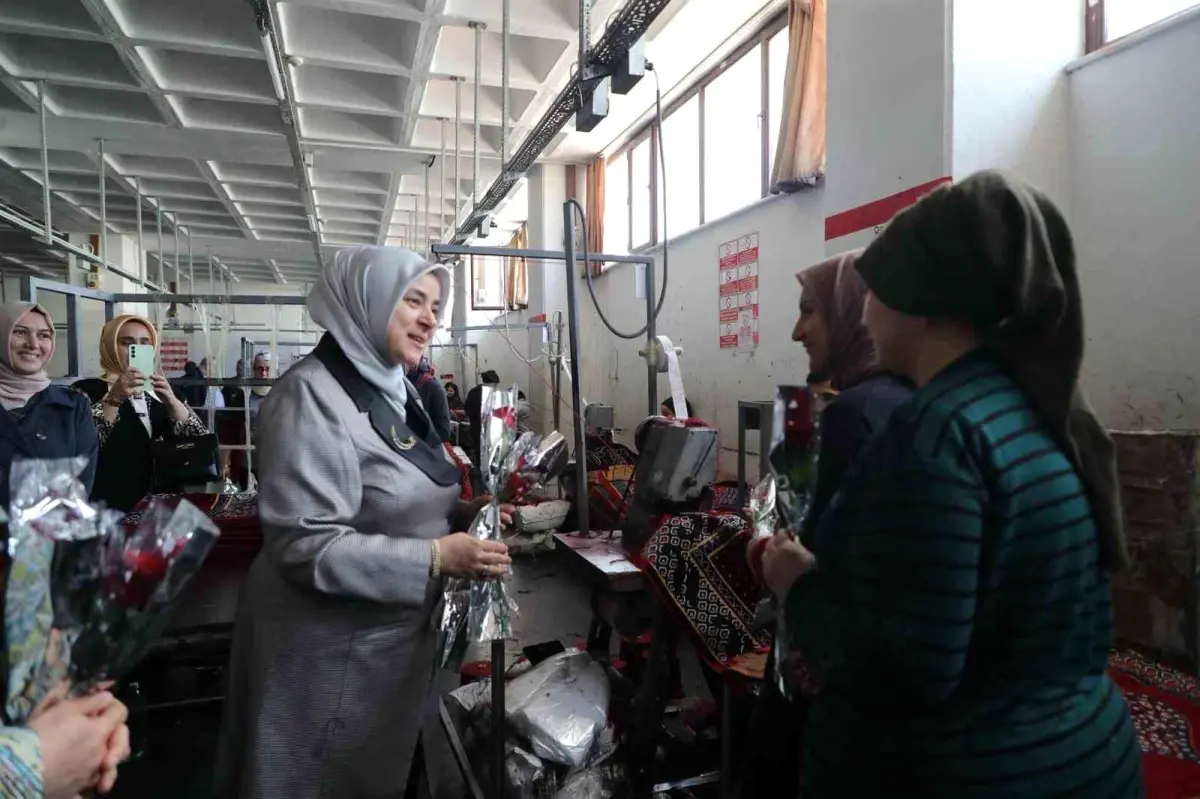 Ercan, Tekstil Fabrikasında Kadın İşçilerle Buluştu