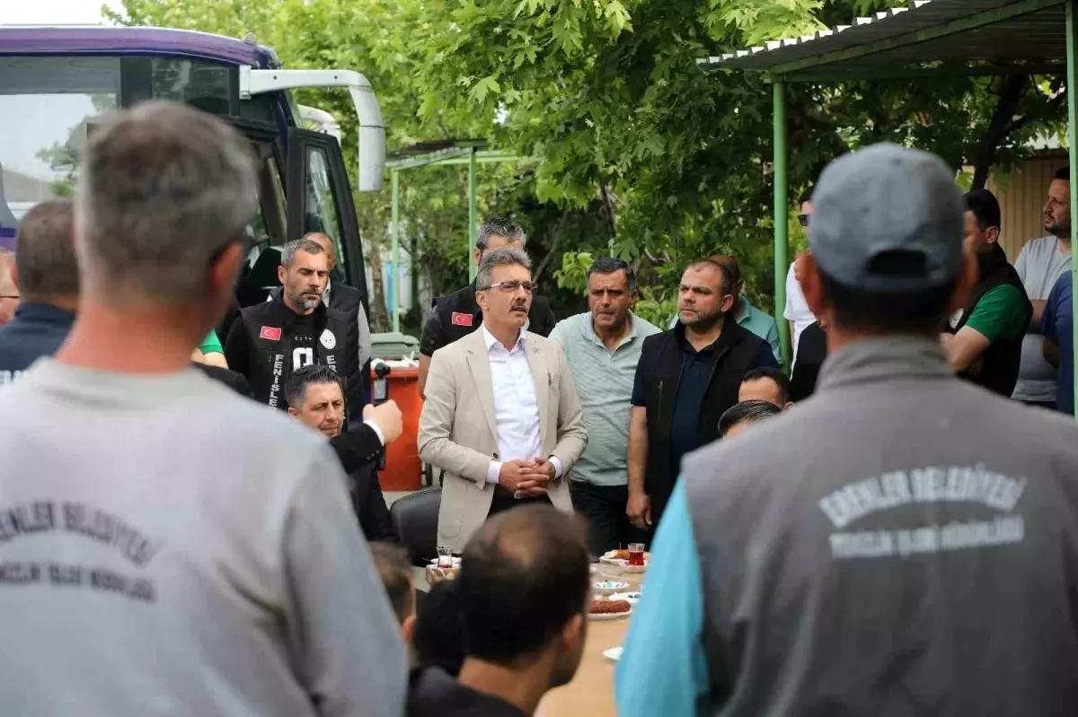 Erenler Belediye Başkanı Dinç, Temizlik Ekiplerine Teşekkür Etti