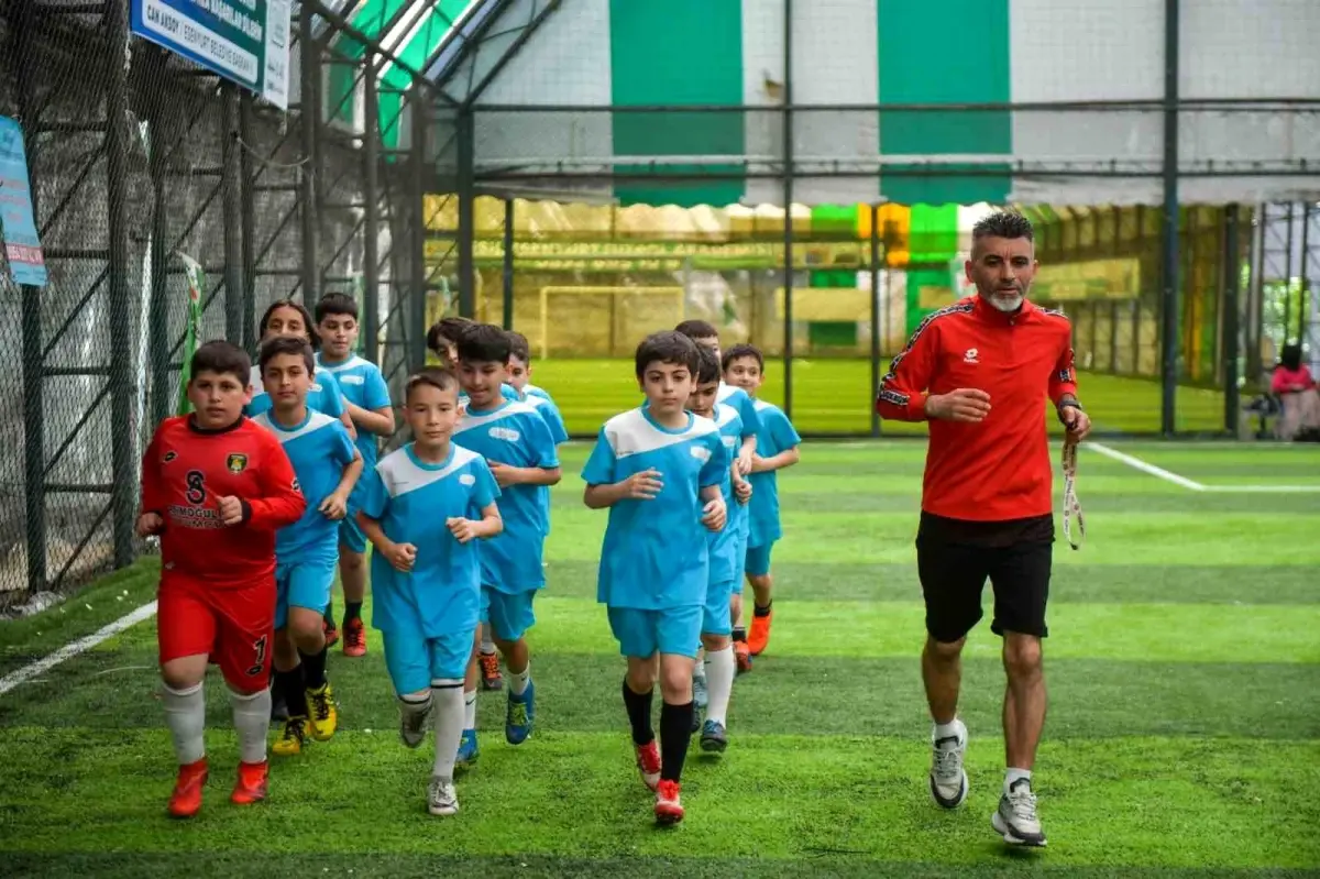 Esenyurt’ta Futbol Kursları ile Çocuklar Geleceğe Hazırlanıyor