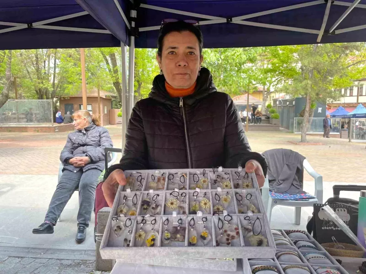 Eskişehir’de Canlı Çiçek Kolyeleri İlgi Gören El Sanatları