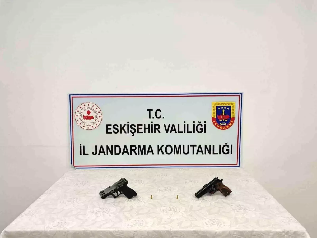 Eskişehir’de Ruhsatsız Tabanca Ticareti Suçuna Tutuklama