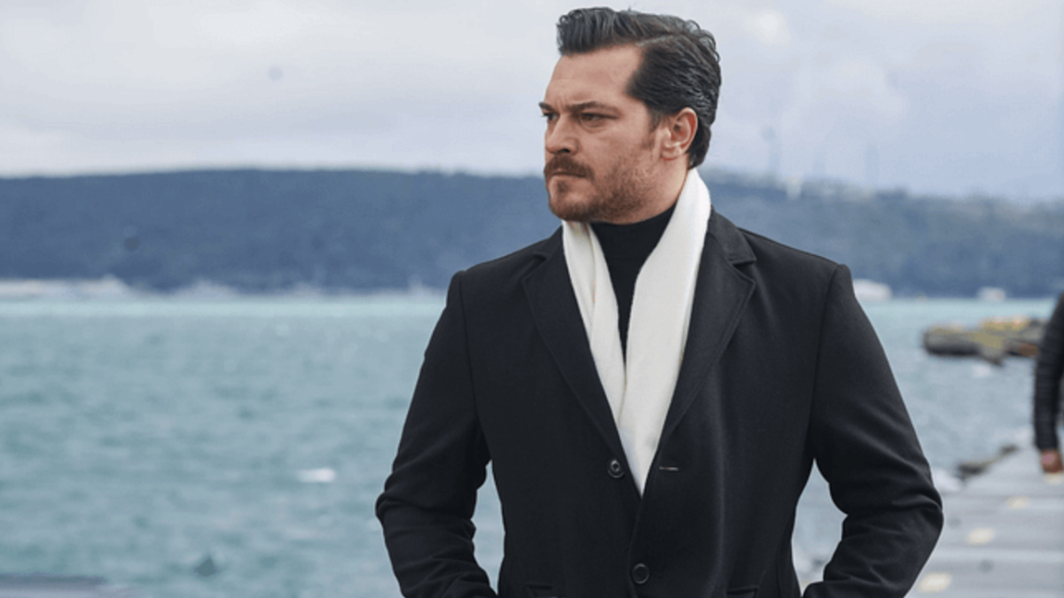 Eşref Rüya setine sevgili ziyareti! Çağatay Ulusoy ile Aslıhan Malbora’dan ilk görüntü geldi