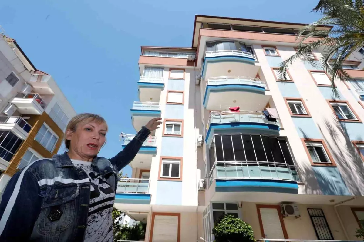 Evini Kiraya Veren Rus Kadın, Bodrumda Yaşıyor