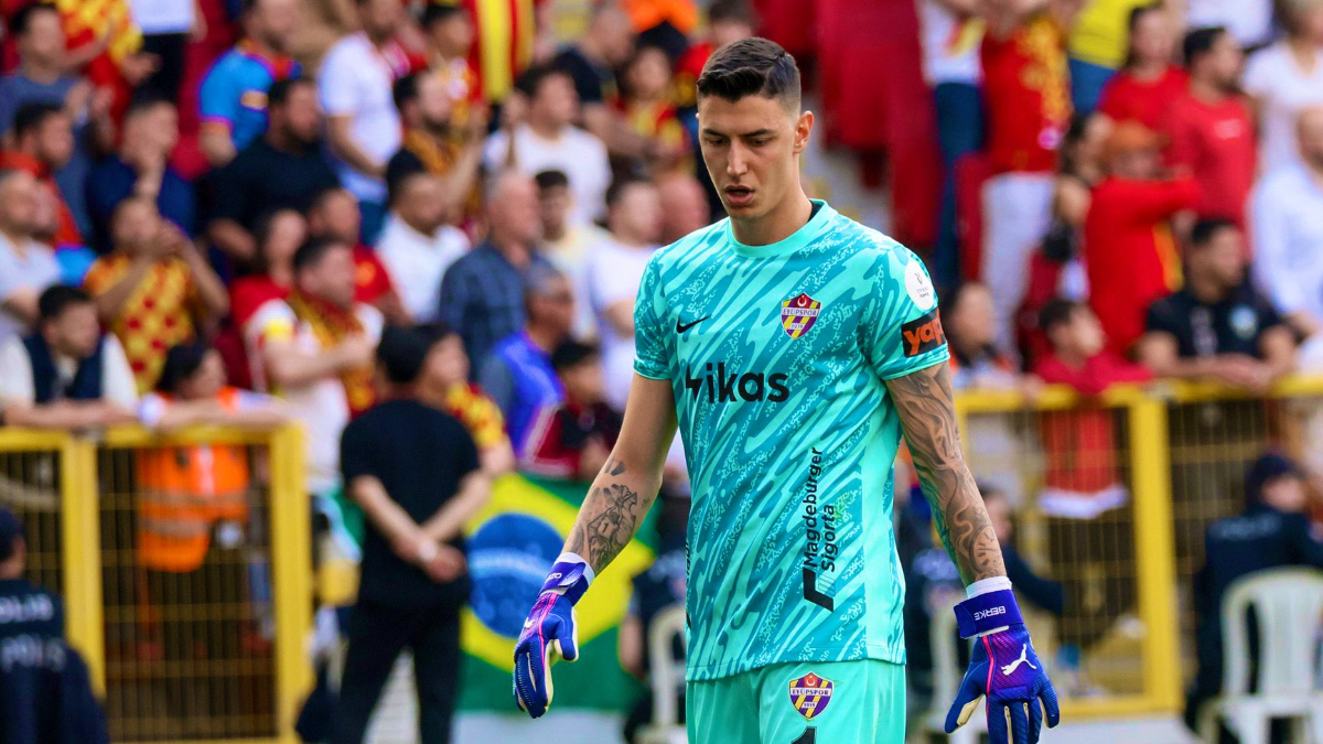 Eyüpspor, Berke Özer’in sözleşmesini uzattı