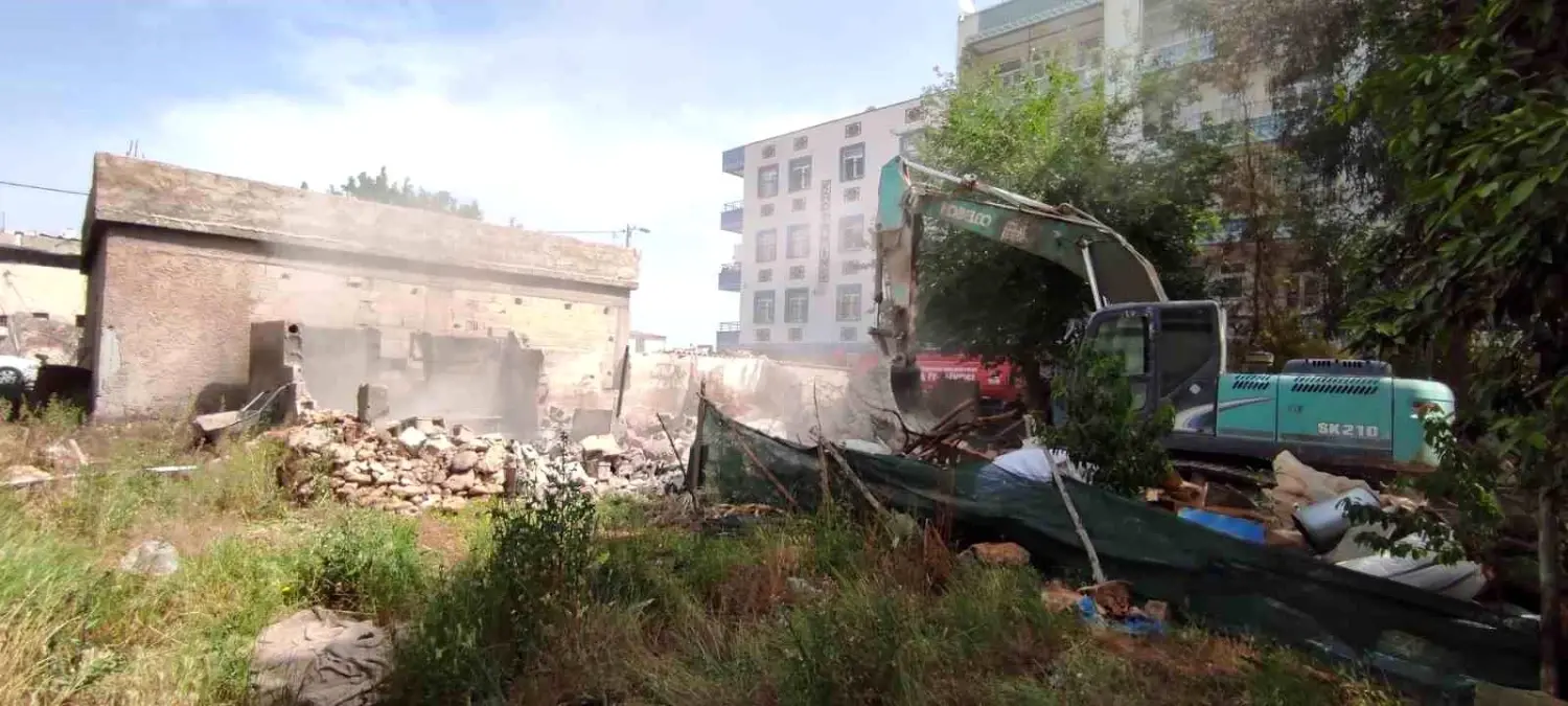 Eyyübiye’de Evlerini Kendileri Yıktılar