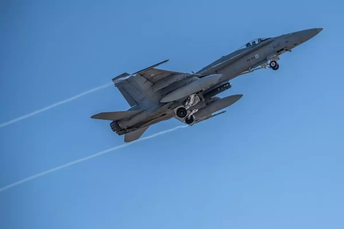 F/A-18 Hornet Savaşı Uçağı Düştü