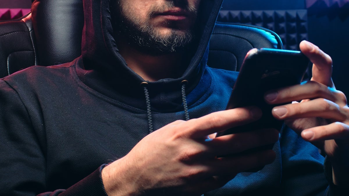 FBI’dan telefon kullanıcılarına uyarı: Metin dolandırıcılığına dikkat edin