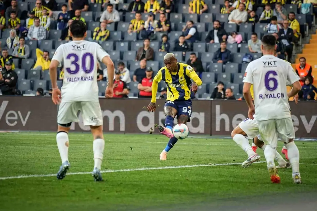 Fenerbahçe 1-0 Önde: İlk Yarı Sonucu
