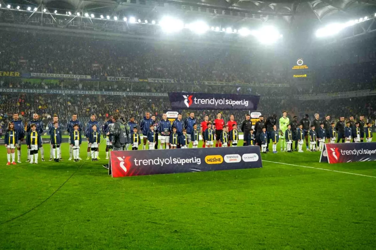 Fenerbahçe, Başakşehir ile Karşılaşıyor