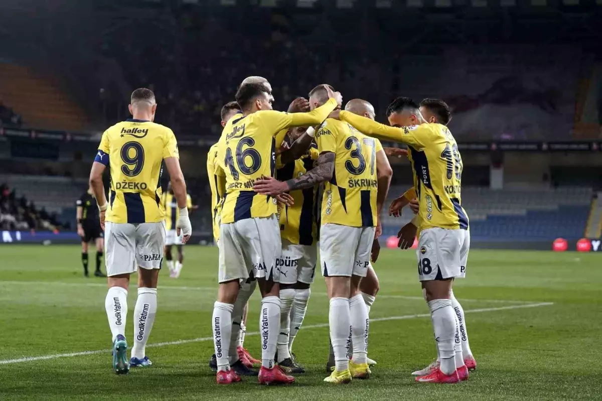 Fenerbahçe, Başakşehir’i 4-1 Yendi