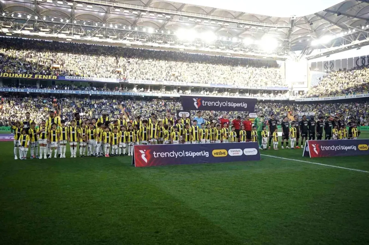 Fenerbahçe – Beşiktaş Derbisi Başladı