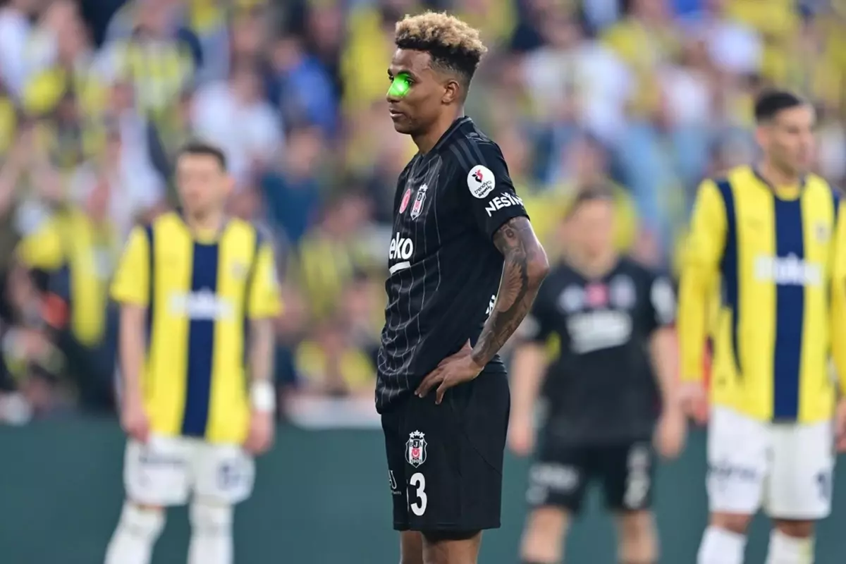 Fenerbahçe-Beşiktaş derbisinde Gedson Fernandes’e lazer tutan taraftar gözaltına alındı