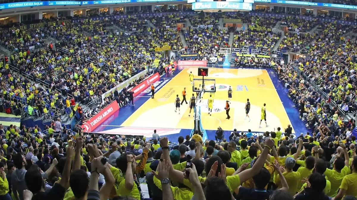 Fenerbahçe taraftarından basketbol maçında Ali Koç’a tepki