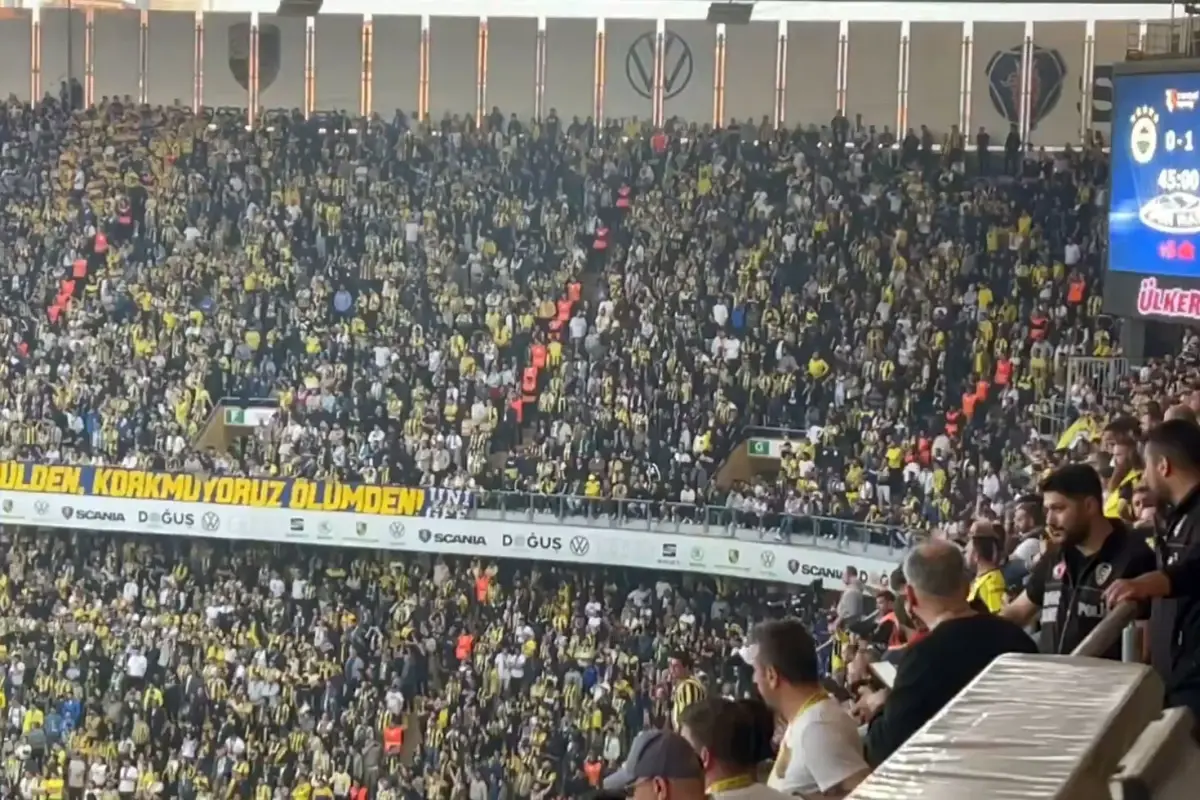 Fenerbahçe tribünlerinden Ali Koç’a dev protesto