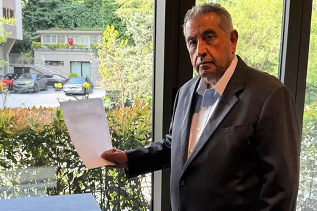 Fenerbahçe’de Başkan Adayı Mahmut Uslu, kongre için başlatılan kampanyada imza verdi