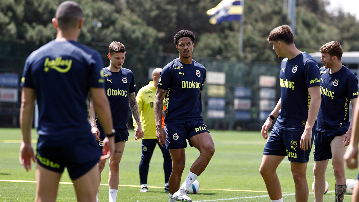 Fenerbahçe’de Jayden Oosterwolde idmana katıldı