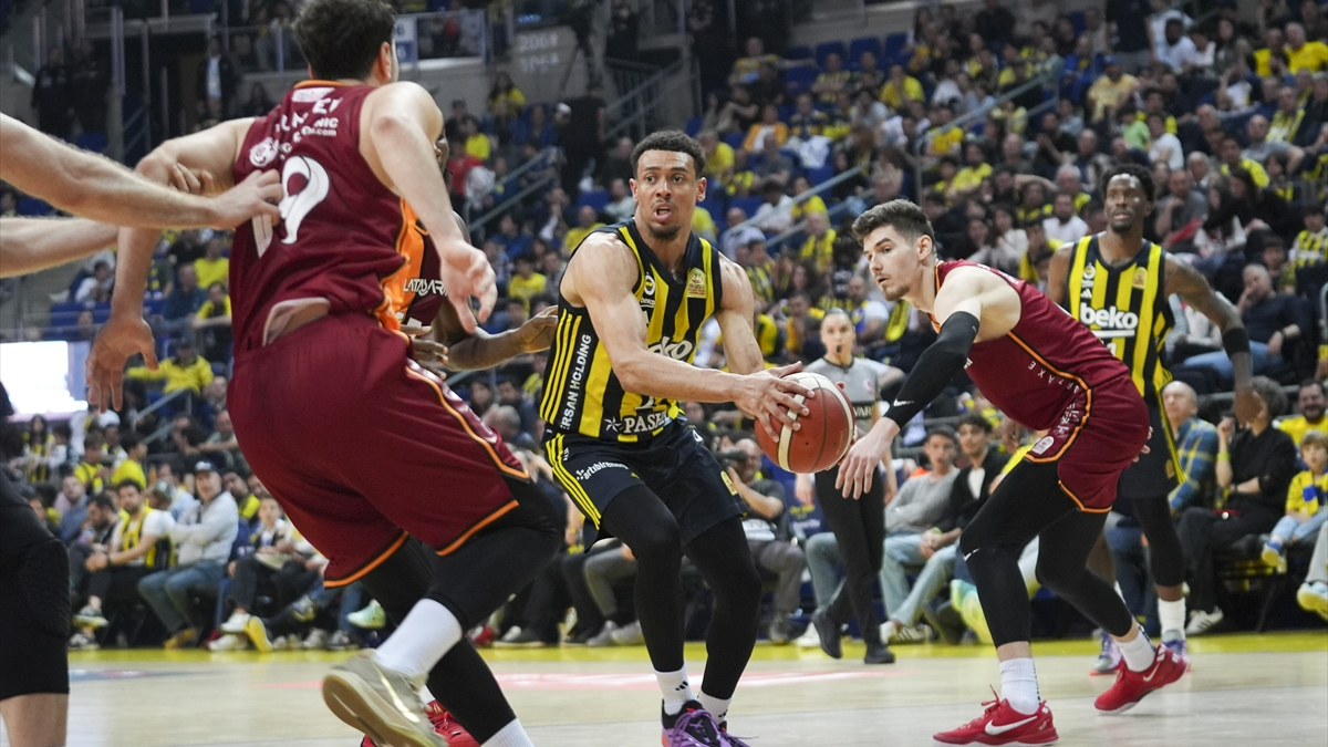Fenerbahçe’den Galatasaray’a 24 sayı fark
