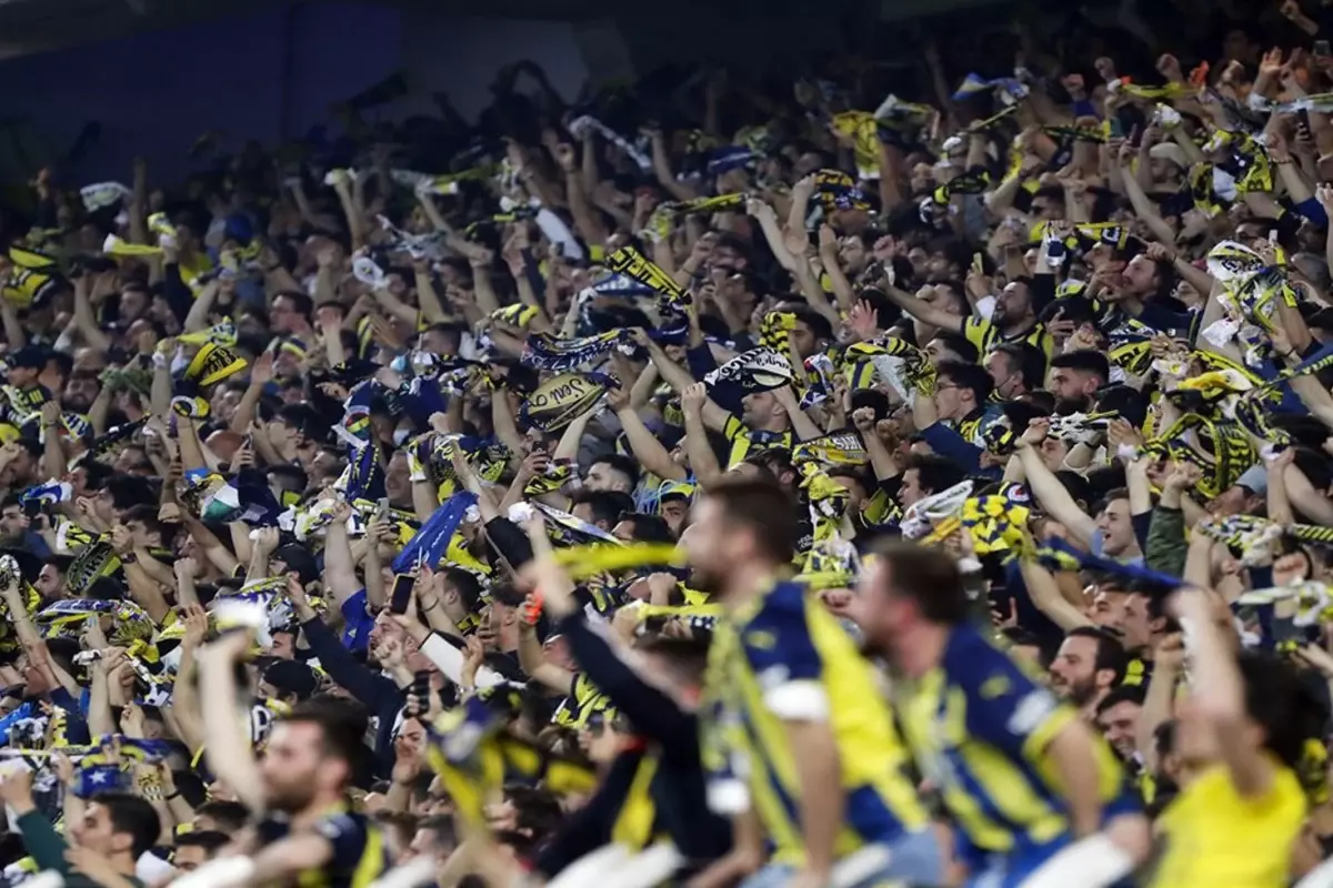 Fenerbahçeli yıldızın eşinden transfer açıklaması gibi hamle