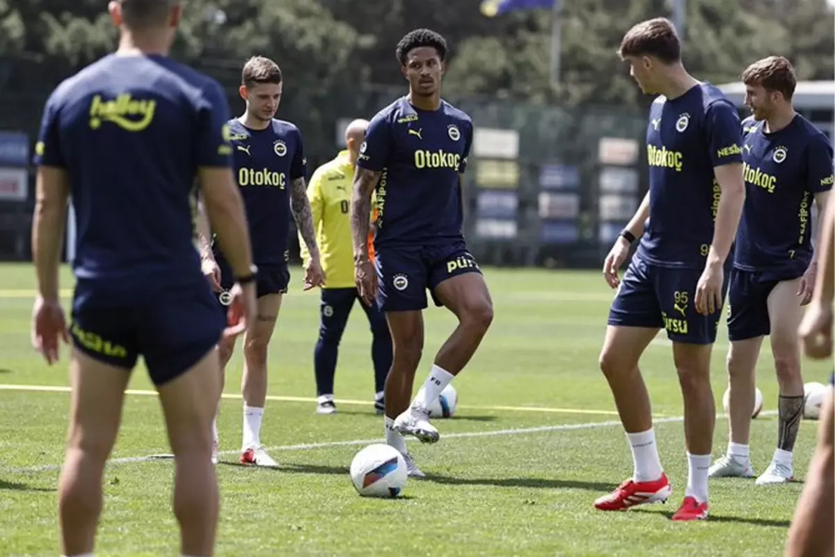 Fenerbahçe’ye müjdeli haber! Takıma geri döndü