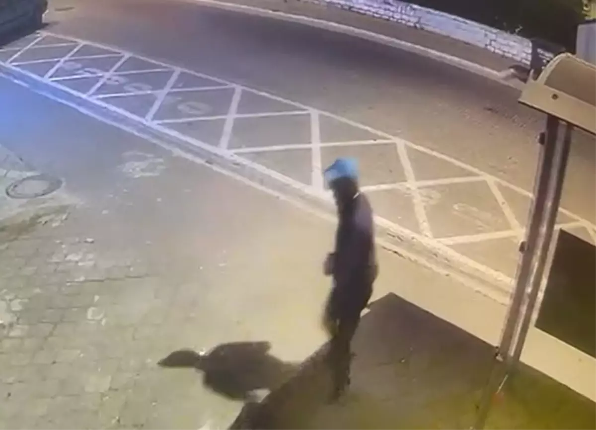 Fethiye’de AK Parti binasına taşlı saldırı