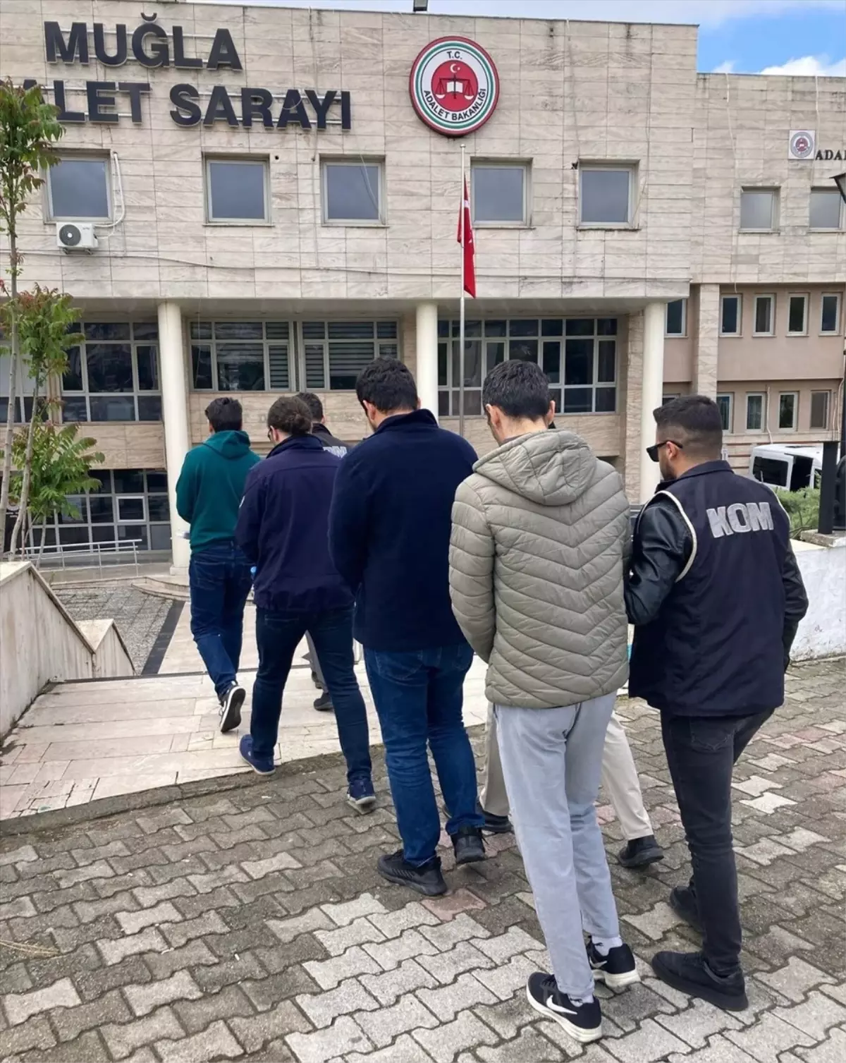 FETÖ Operasyonunda 2 Tutuklama