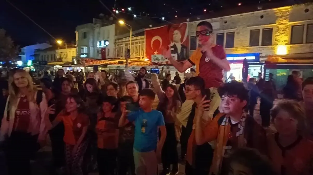 Foça’da Galatasaray Şampiyonluk Kutlaması