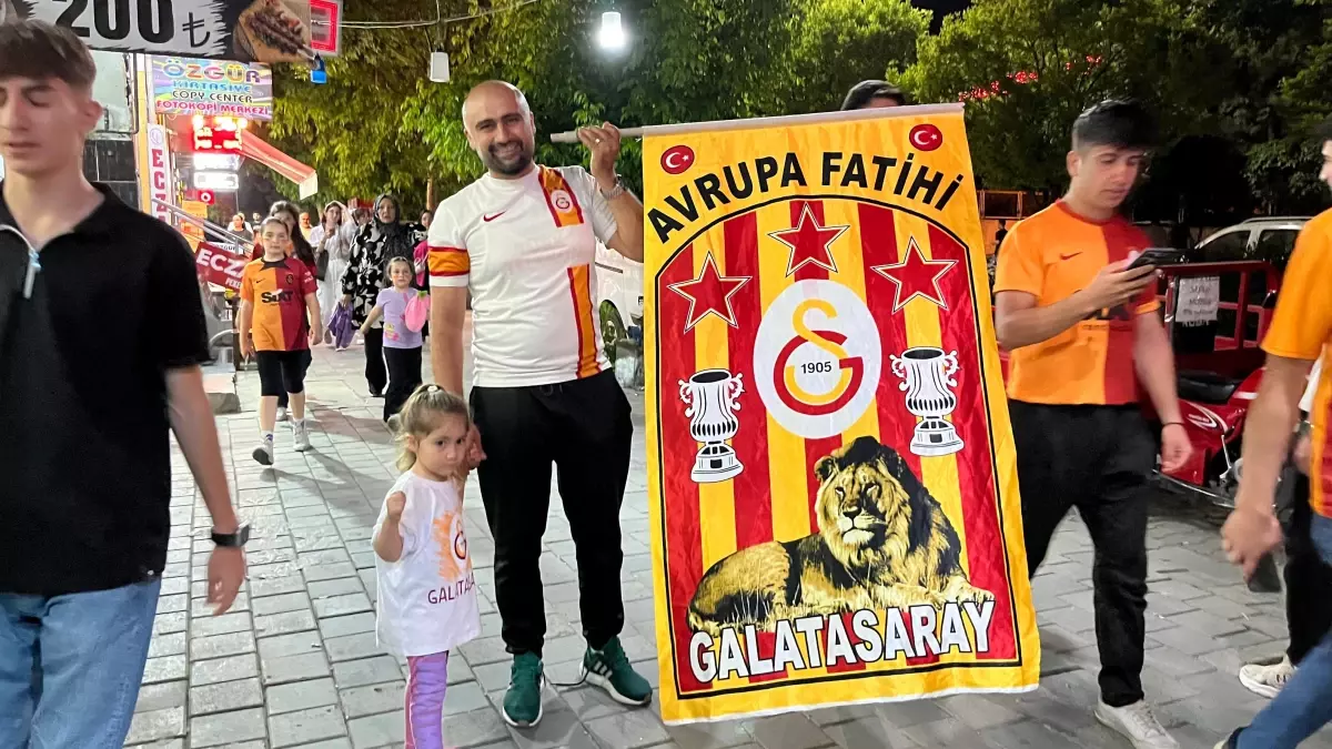 Galatasaray Şampiyonluğunu 4 İl Kutladı