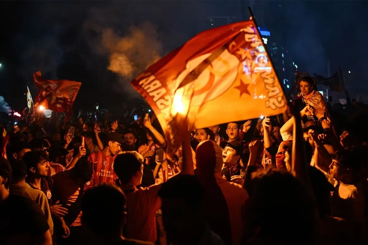 Galatasaray şampiyonluğunu ilan etti! Ünlü isimlerden paylaşım yağdı