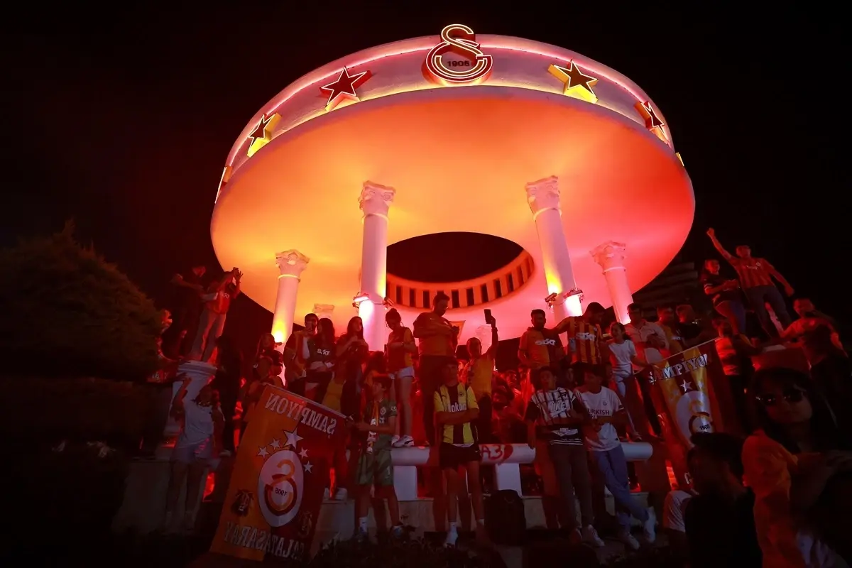 Galatasaray Şampiyonluğunu Kutladı