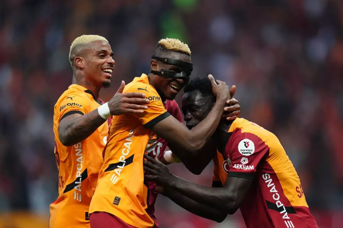 Galatasaray, Sivasspor’a gol oldu yağdı! Osimhen’den kariyer rekoru
