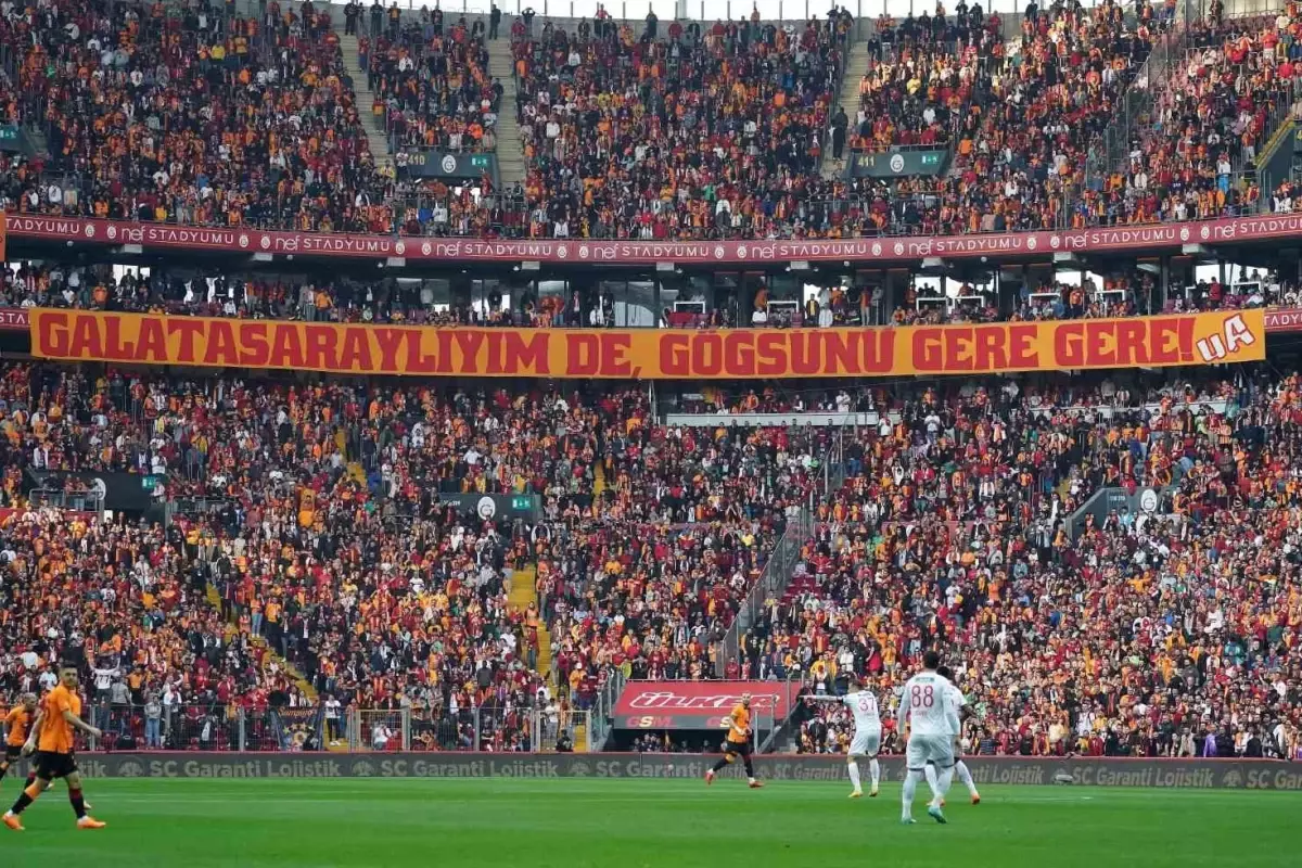 Galatasaray’da bir devrin sonu! Yıldız futbolcu eşyalarını gemiyle ülkesine yolladı