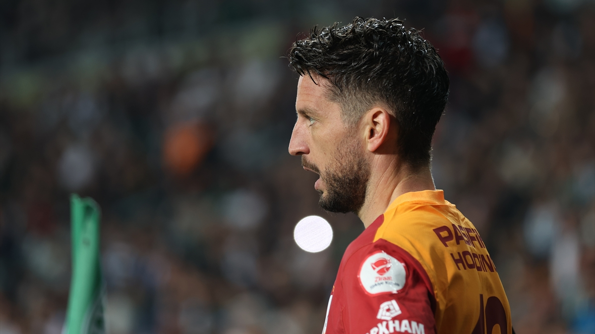 Galatasaray’da Dries Mertens’in doğum günü kutlandı