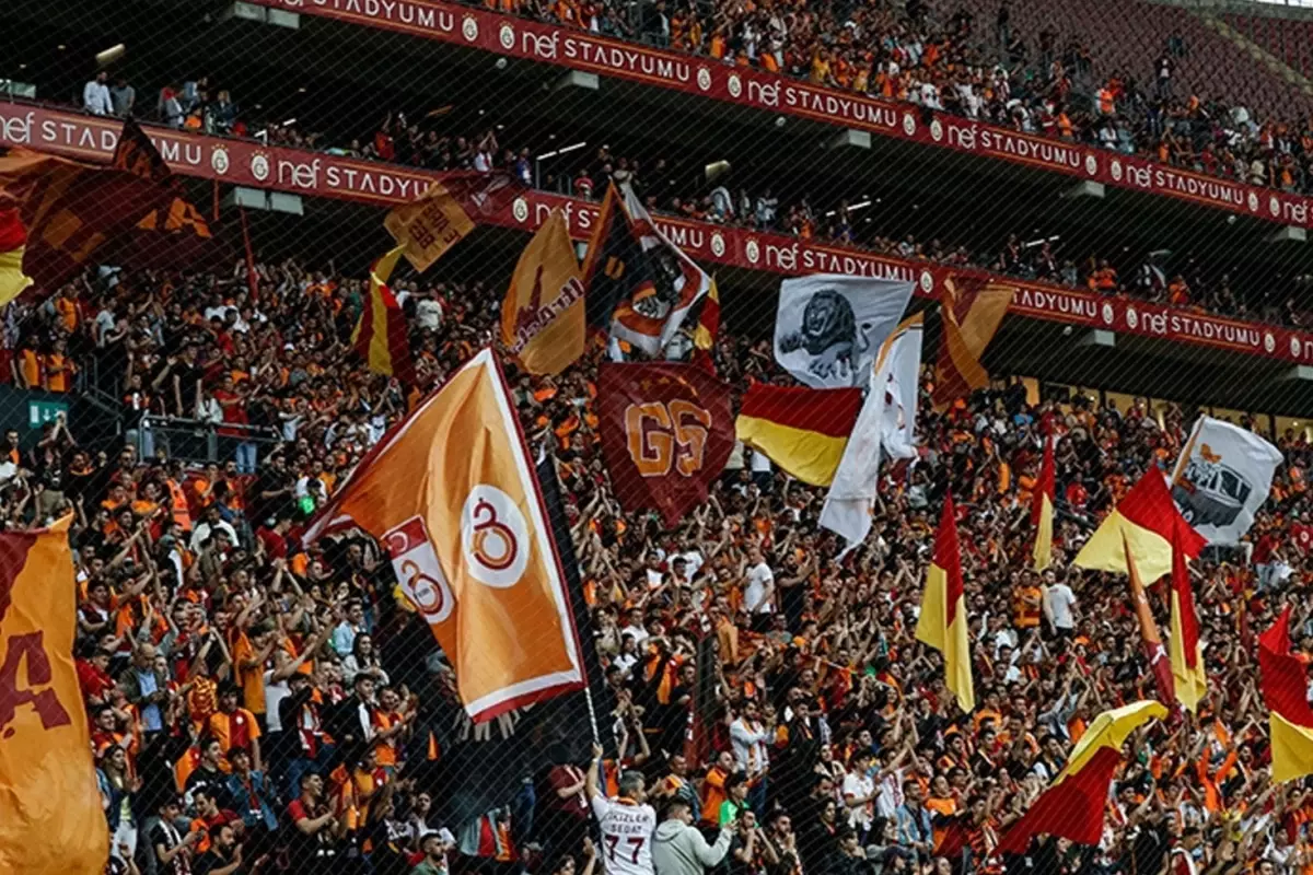 Galatasaray’da şok sakatlık! Takımın bel kemiği maça devam edemedi
