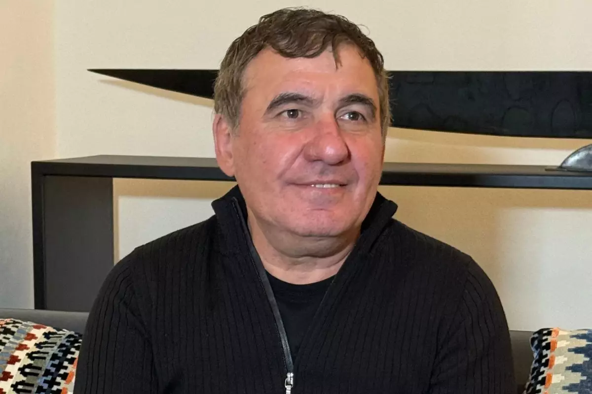 Galatasaray’ın efsanesi Hagi, Okan Buruk’u öve öve bitiremedi: Altın ekibin bir parçası
