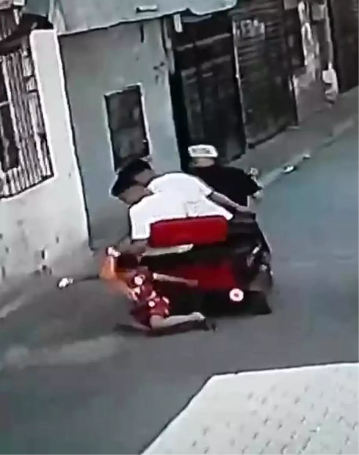 Galatasaraylı Çocuğa Sokakta Saldırı