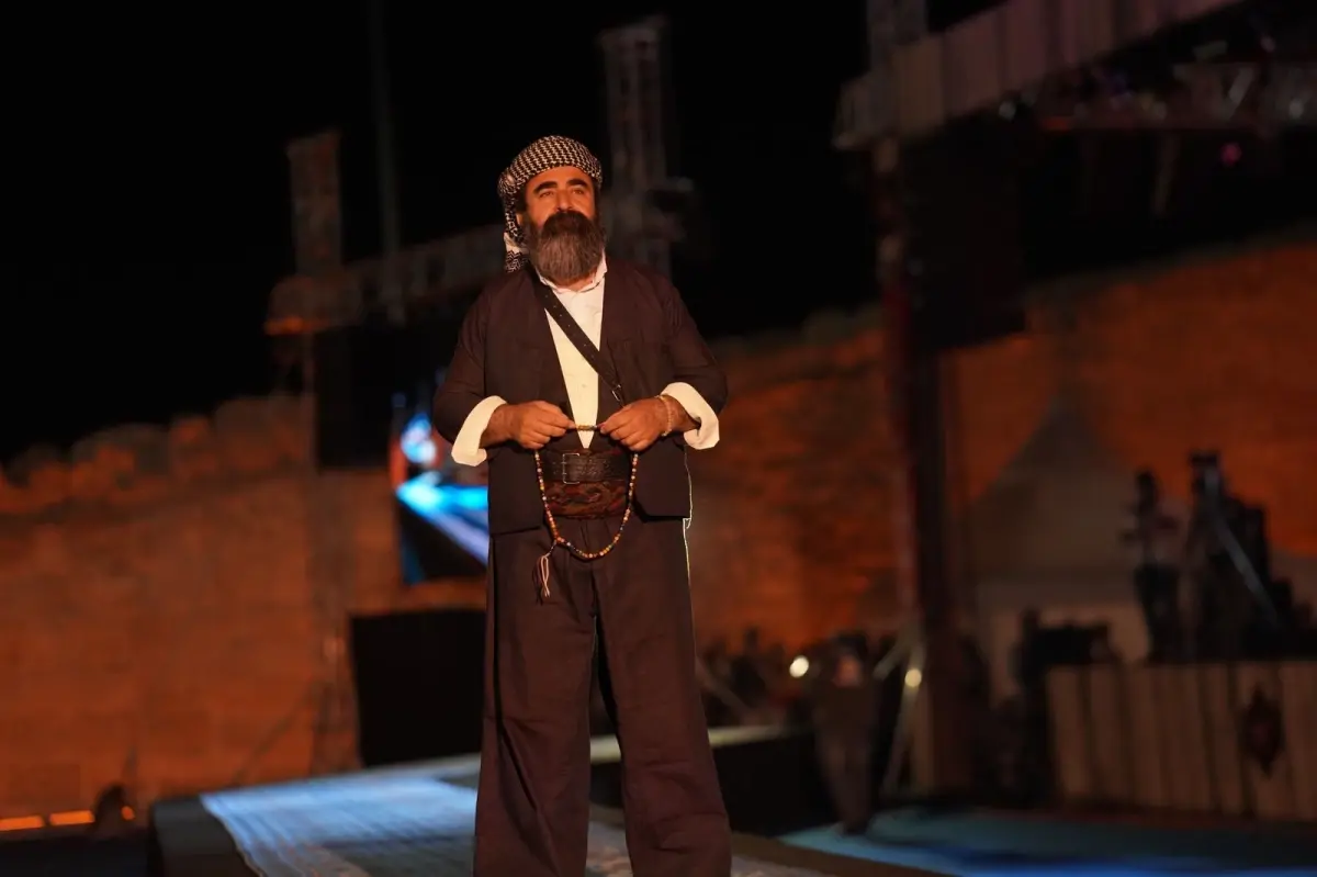 Gazeteci ve Aktör Halil Azizoğlu, Kürt Kıyafetleri Festivali’nde Şırnak’ı Temsil Etti