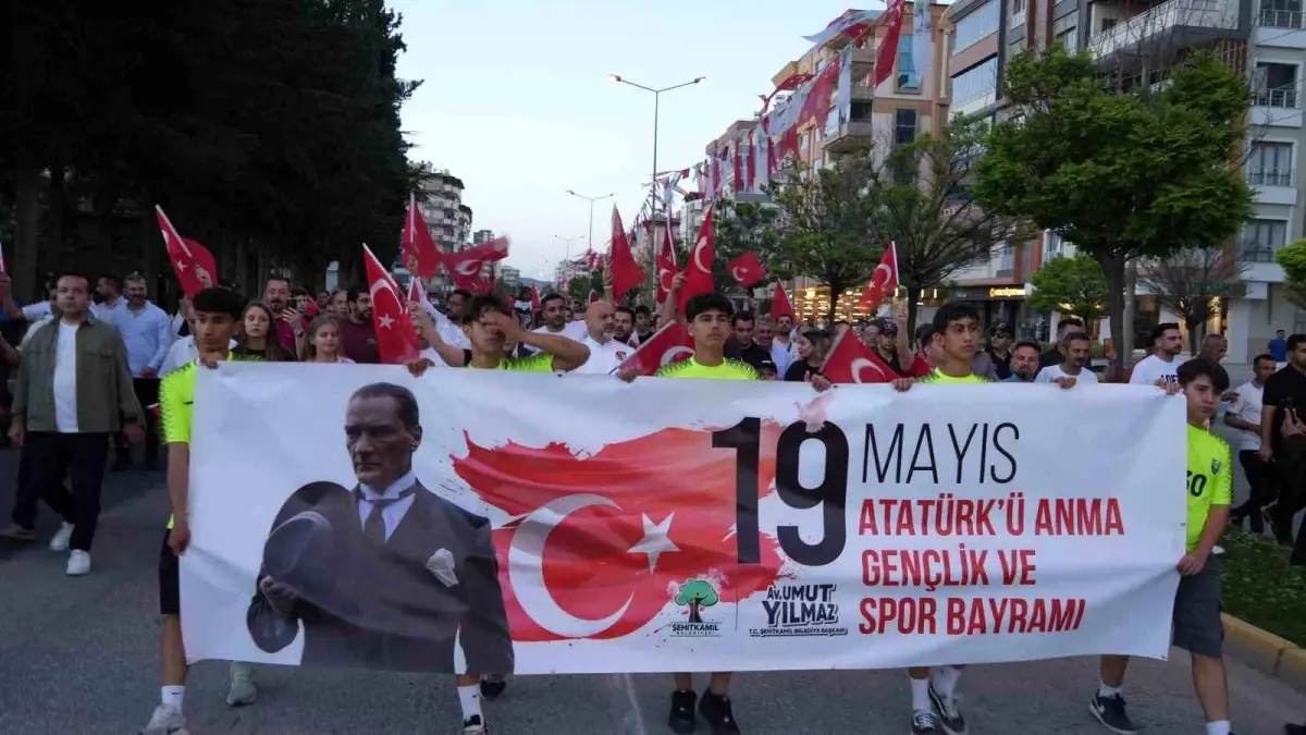 Gaziantep’te 19 Mayıs “Bayraklı Gençlik Yürüyüşü” ile kutlandı