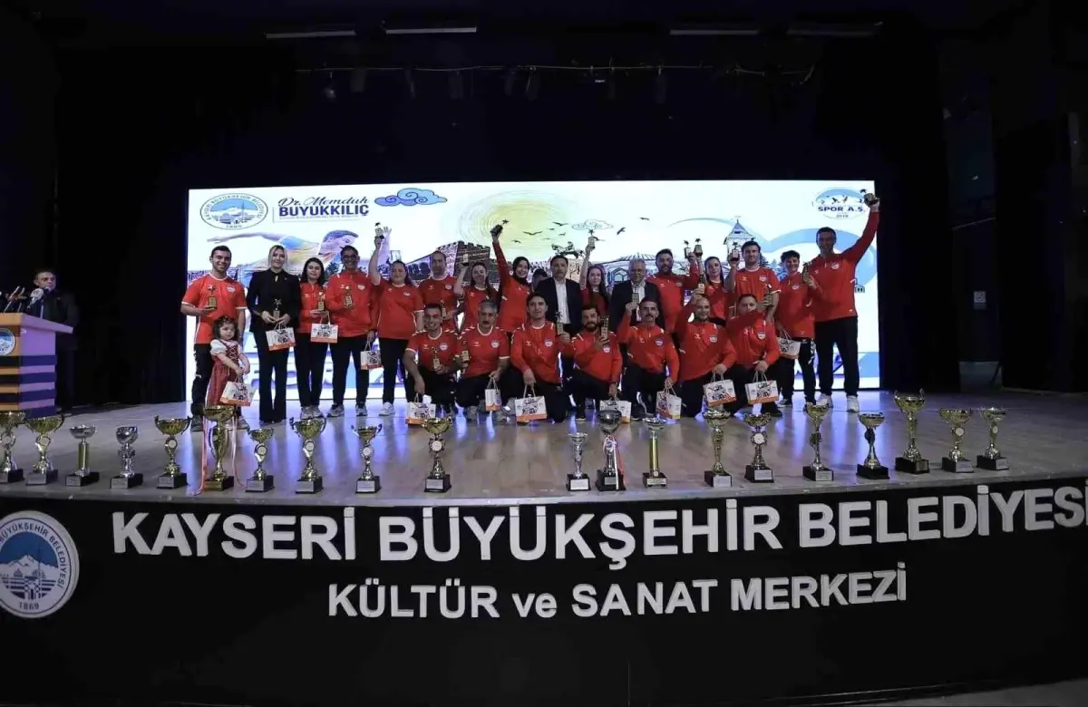 Genç sporcular ödüllendirildi