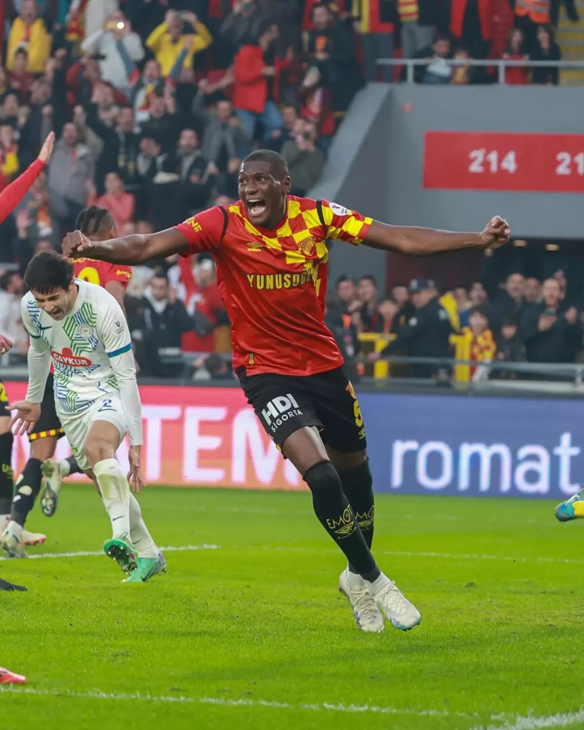 Göztepe, Heliton’un Sözleşmesini Uzatıyor