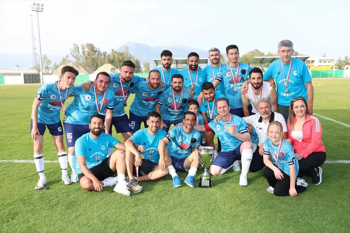 Gülnar Belediyespor Şampiyonluk Kupasını Aldı