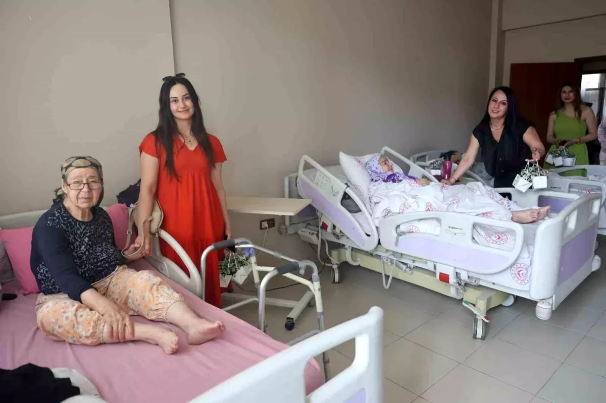 Hatay’da Anneler Günü Kutlaması