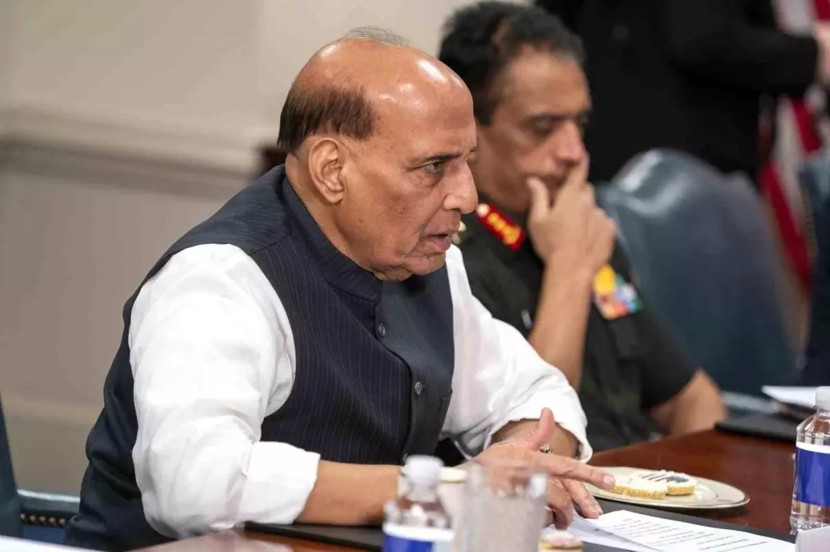 Hindistan, Pakistan’ın Nükleer Silahlarını Eleştirdi