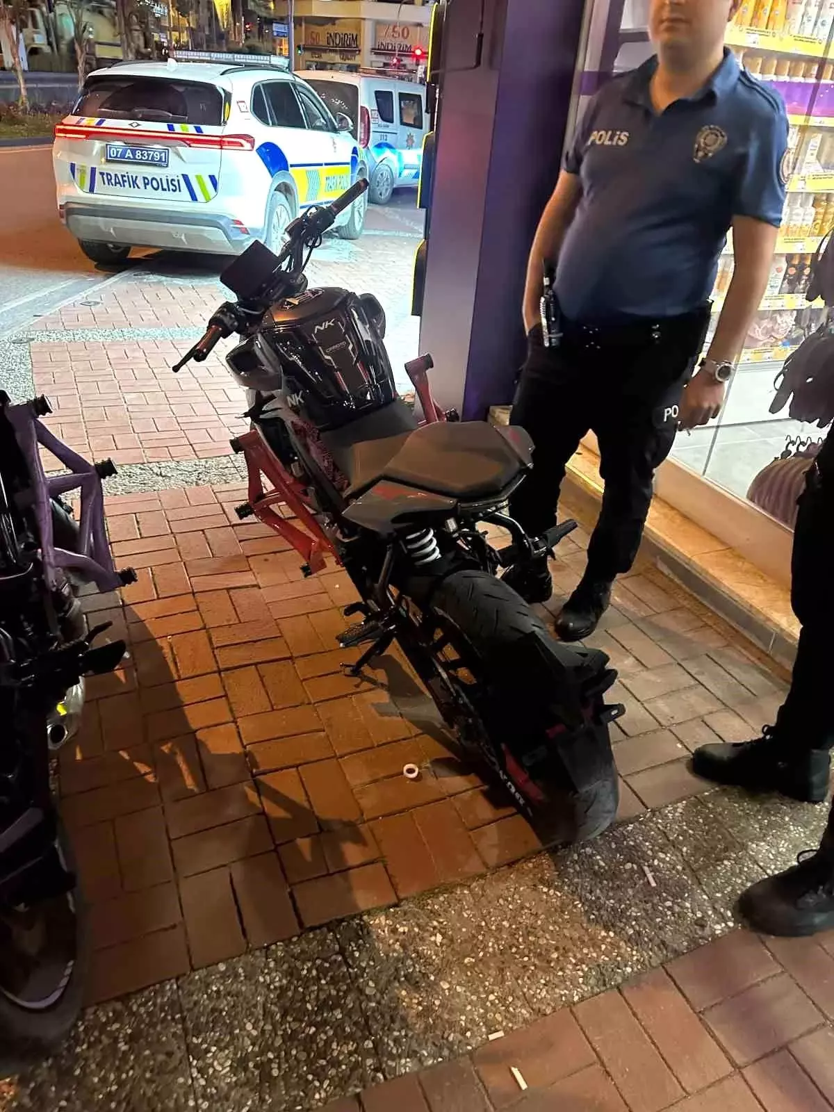 Hız Tutkunu Motosiklet Sürücüsüne Cezai İşlem