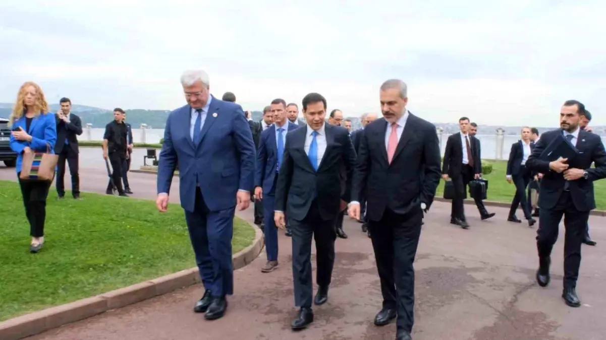İstanbul’da Barış Masası Kuruldu