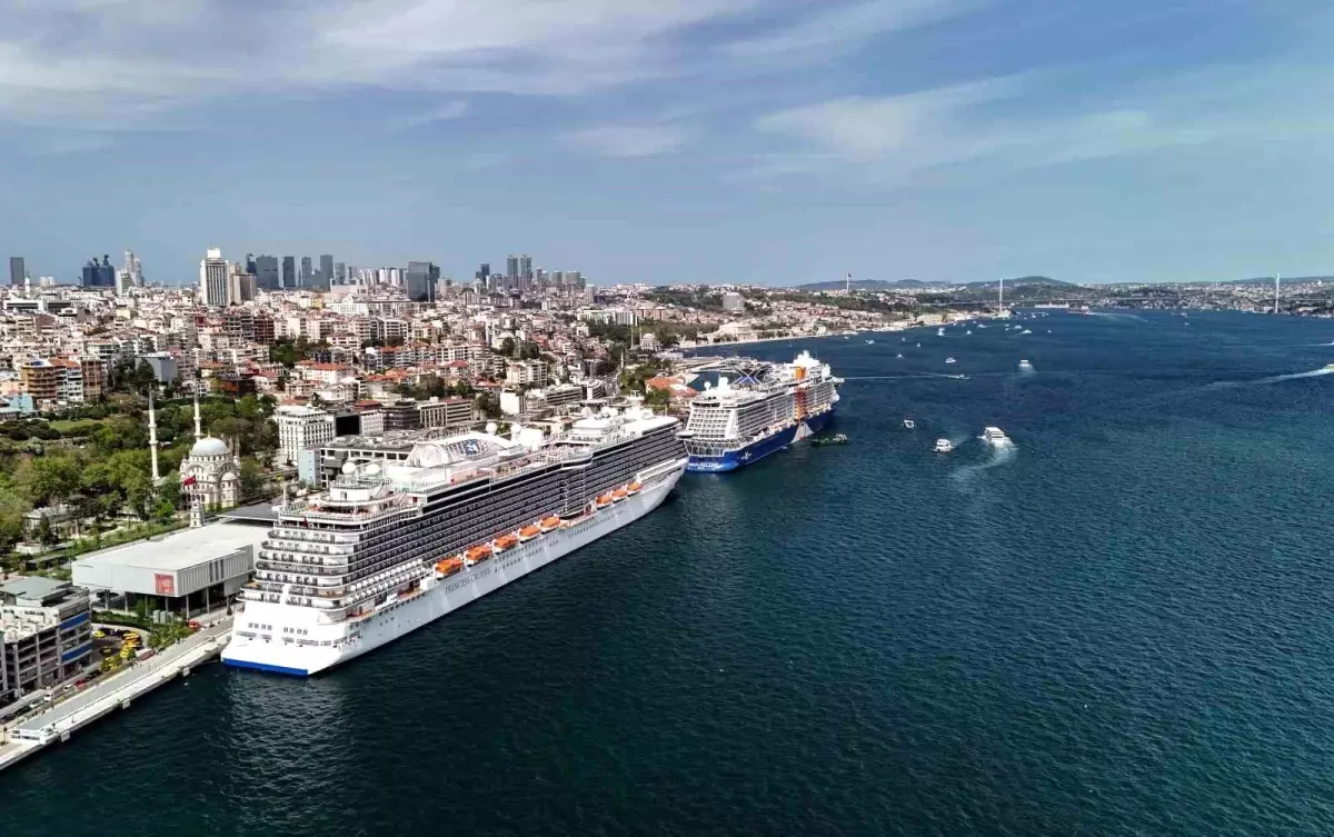 İstanbul’da Dev Kruvaziyer Gemiler