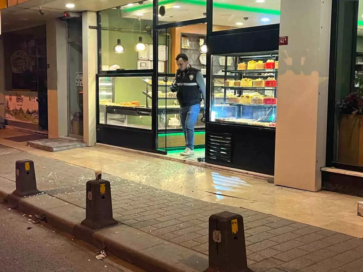 İstanbul’da Genç Kafede Silahlı Saldırıya Uğradı